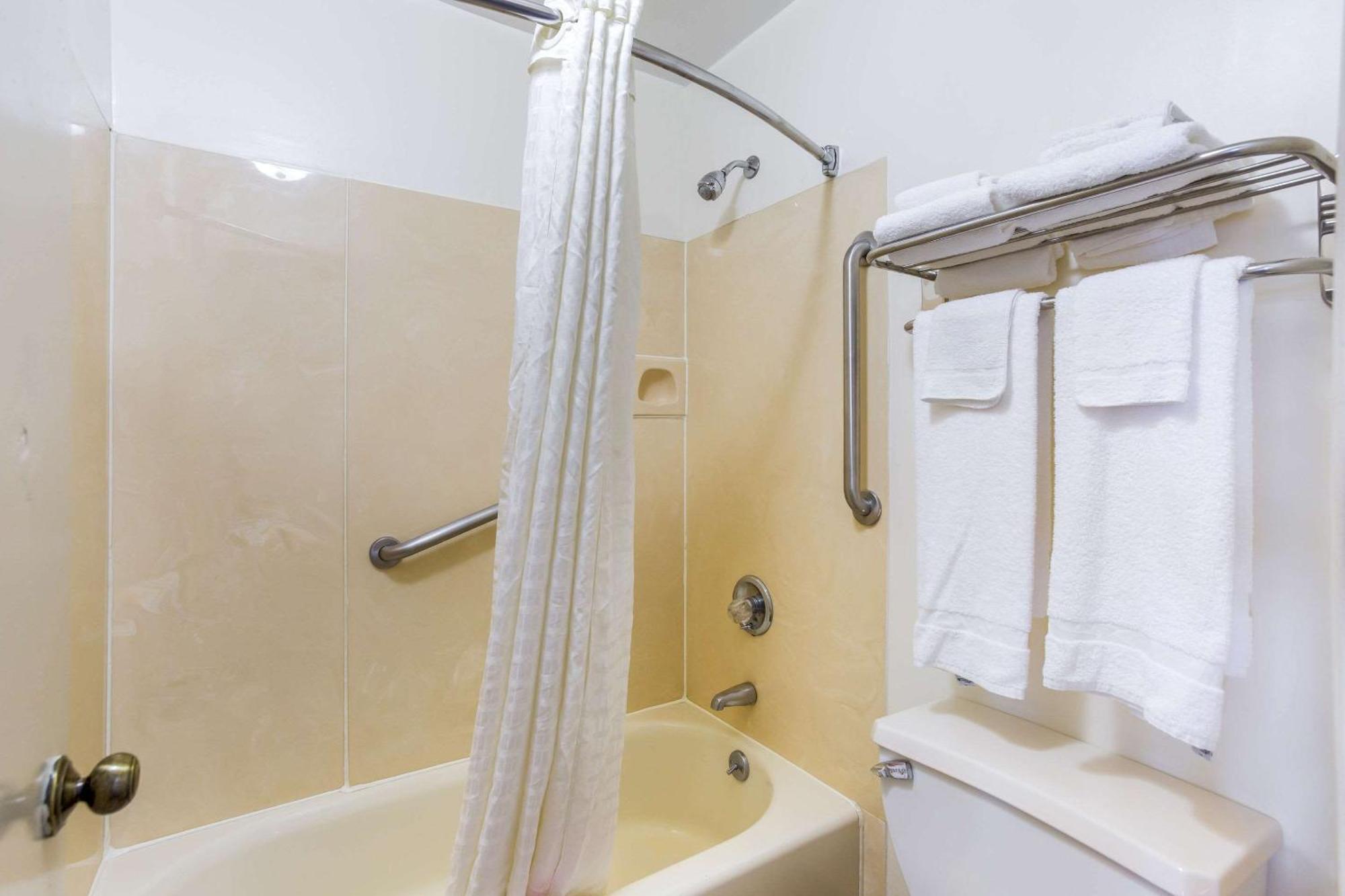 Econo Lodge Lebanon Extérieur photo
